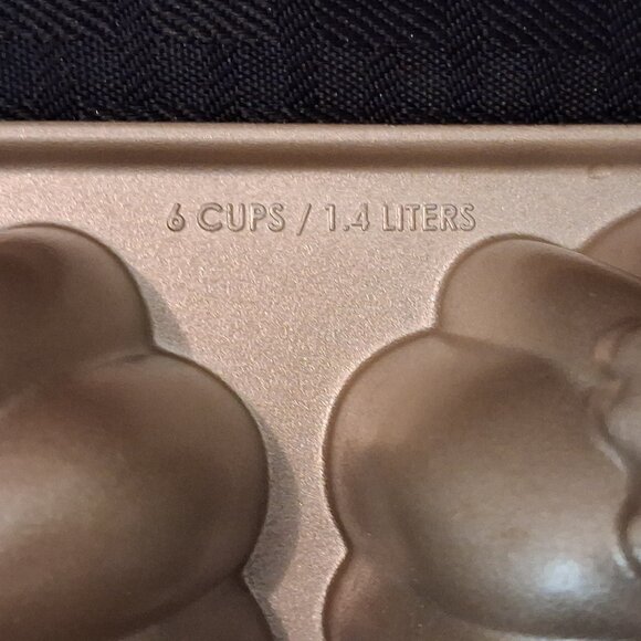 Nordic Ware Pumpkin Patch Pan 12 Muffins Mini Cakes Cupcakes HALLOWEEN FALL USA - Picture 2 of 12